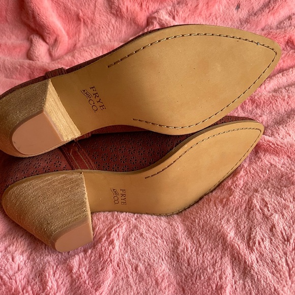 Frye and co. Bootie size 9.5 - Picture 3 of 7